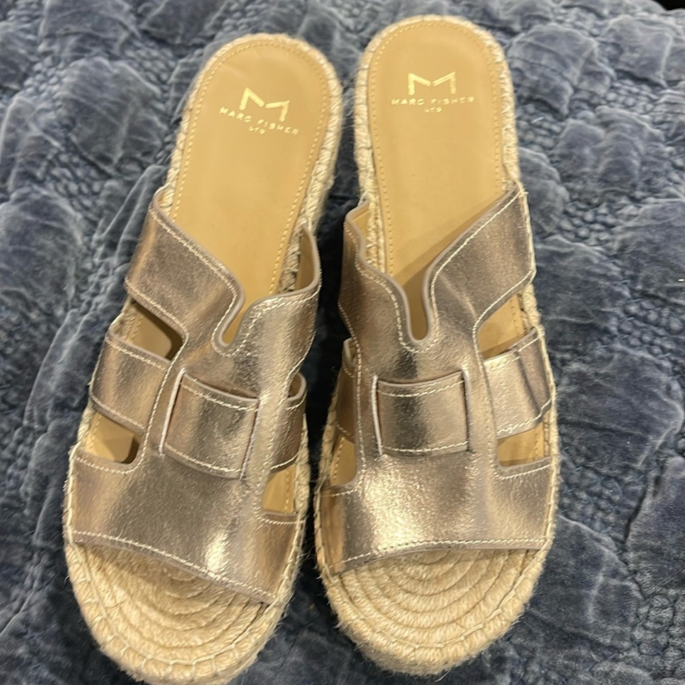 NWOT Marc Fisher platform sandals